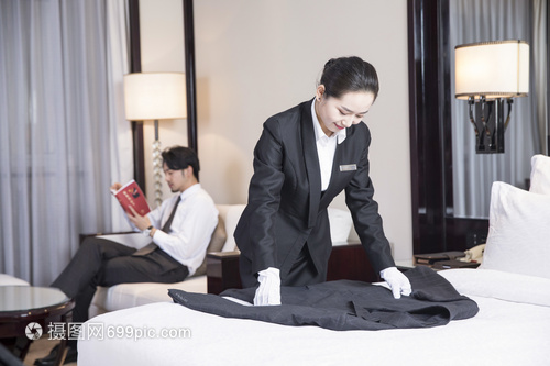 酒店服務(wù)人員疊衣服攝影服務(wù) 打造視覺盛宴與品牌升級